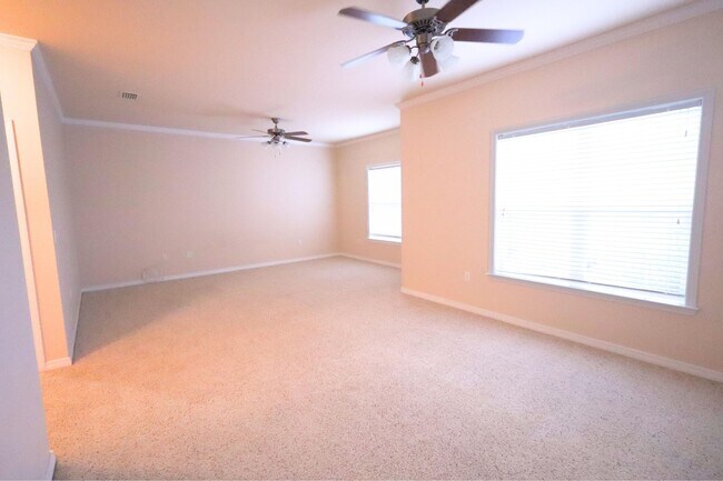 Building Photo - 1490 Bentley Cir