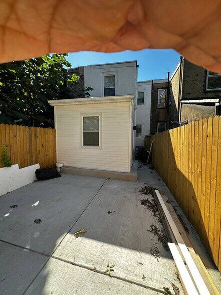 Building Photo - 1229 W Somerset St