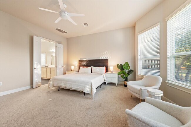 Building Photo - 11905 Deering Pl