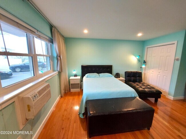 Building Photo - 302 Fifth Avenue Unit 2