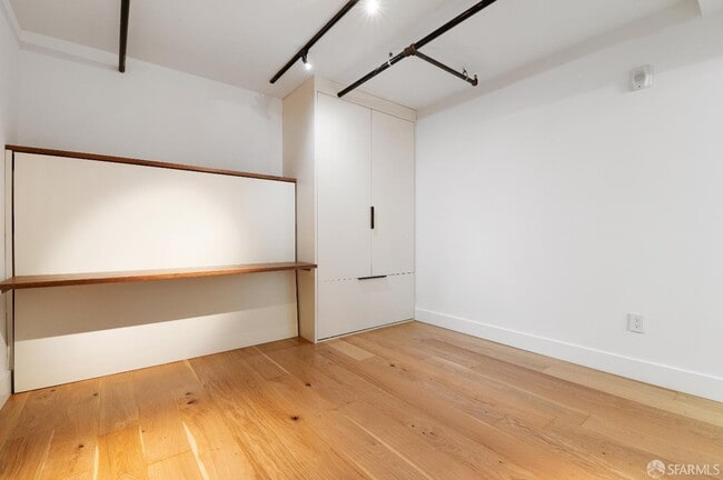 Building Photo - 1875 Mission St