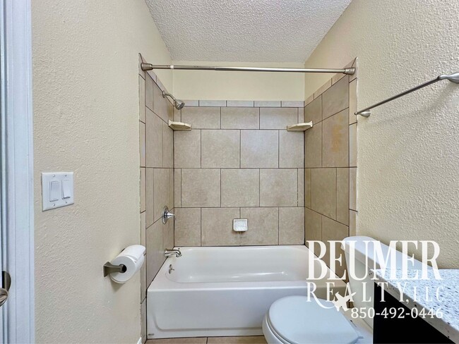 Building Photo - Townhome located minutes from beaches and NAS