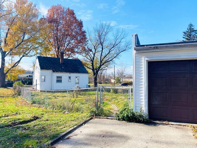 Building Photo - Completely Renovated 3 Bed - 1 Bath Bungalow for Rent in Garfield Heights!