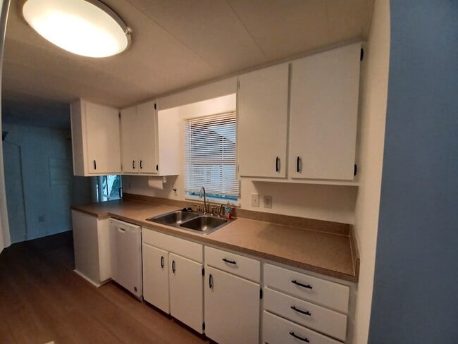 Building Photo - 103 Catalina Cir