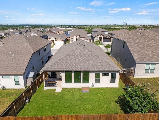 Building Photo - 1020 Highland Vista