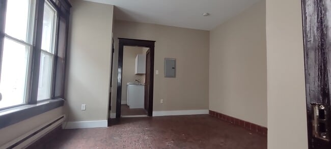 Building Photo - 326 N Front St