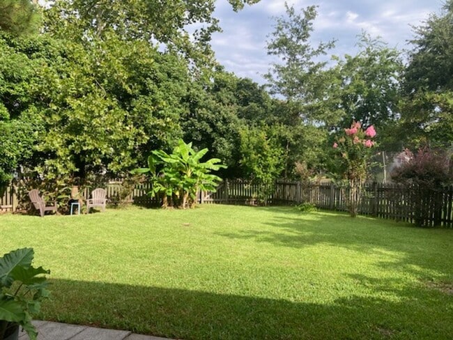 Building Photo - Updated 3 Bedroom Home with Water Views In...