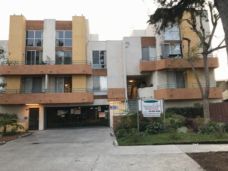 Primary Photo - 3715 S Canfield Ave