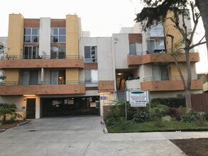 Building Photo - 3715 S Canfield Ave