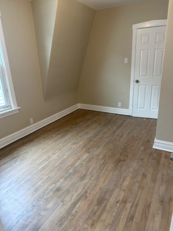Building Photo - 5204 N Ludlam Ave
