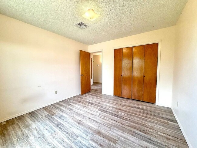 Building Photo - Welcome to this 3 BD, 2 Bth home situated on a corner lot!!