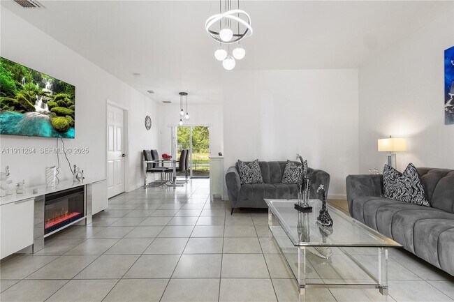 Building Photo - 2741 NE 4th St