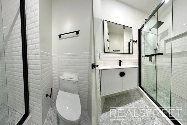 Building Photo - Brand New 3 Bed 3 Bath in Bed Stuy Brownst...