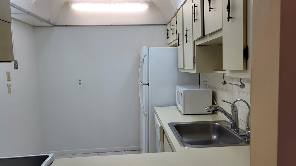 Building Photo - 4394 NW 9th Ave