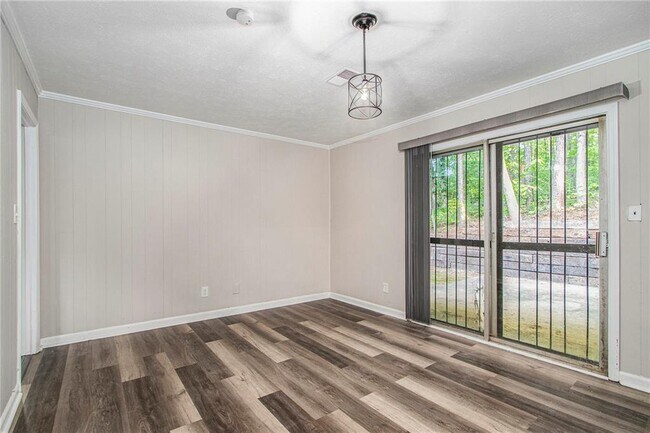 Building Photo - 2243 7 Oaks Cir