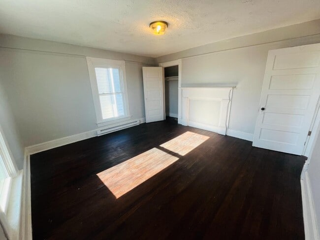 Building Photo - 1106 Early St