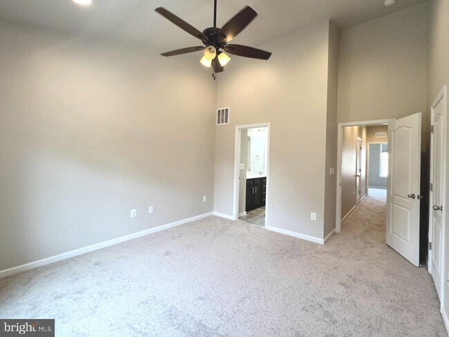 Building Photo - 8141 Hollow Ct