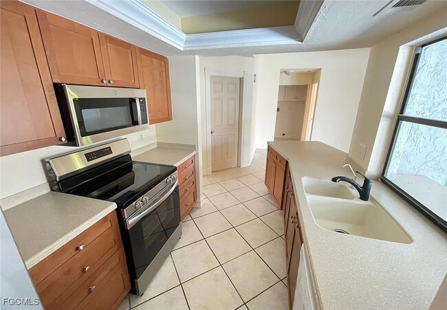 Building Photo - 919 SE 21st Ln