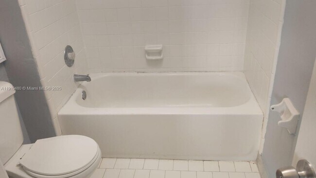 Building Photo - 7910 N Colony Cir