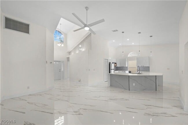 Building Photo - 3282 Sabal Springs Blvd