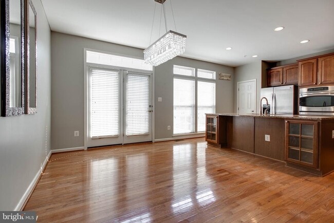 Building Photo - 1739 Theale Way