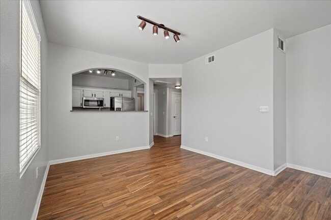 Building Photo - New Paint- 1 Bd Retreat, Community Pool, S...