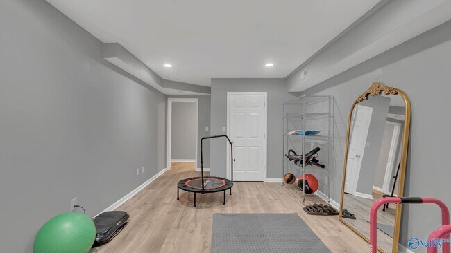 Building Photo - 511 Rainbow Dr