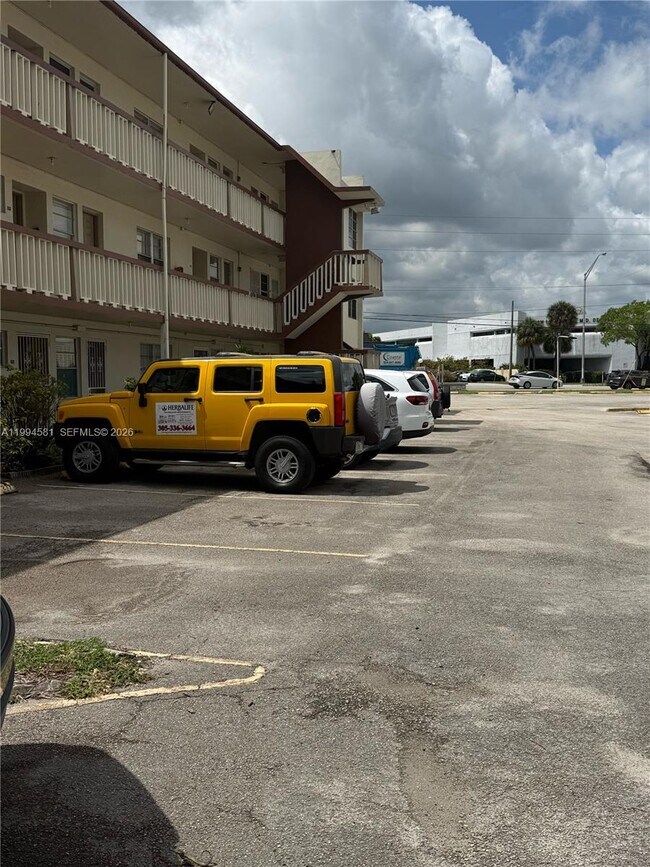 Building Photo - 1481 NE Miami Gardens Dr