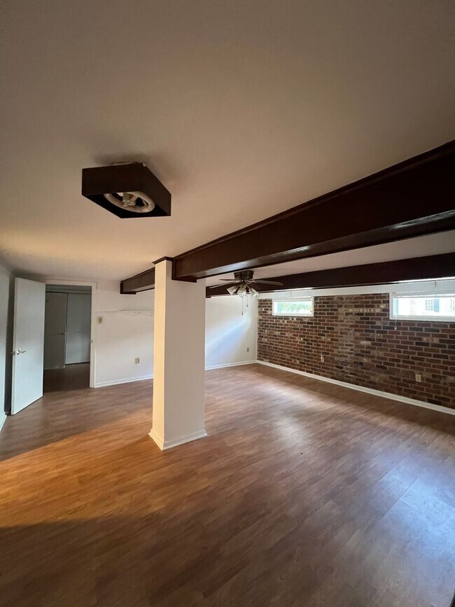 Building Photo - Newly Renovated 3 Bed, 2 Bath Near Campus