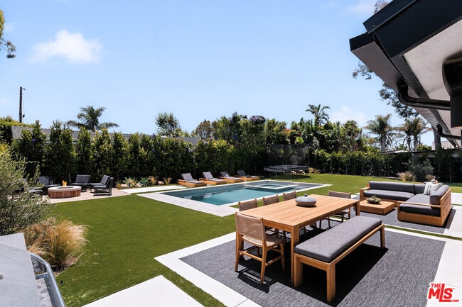 Building Photo - 6450 Surfside Way