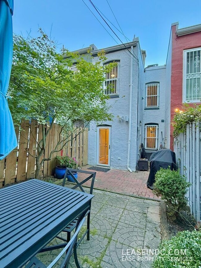 Building Photo - 2323 17th St NW