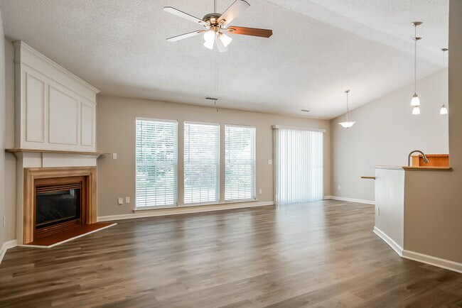 Building Photo - 204 Yellow Jasmine Path