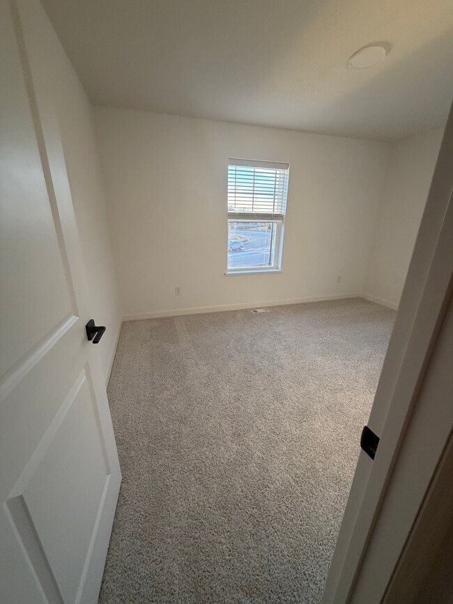 Building Photo - 10545 Harbor Ln N