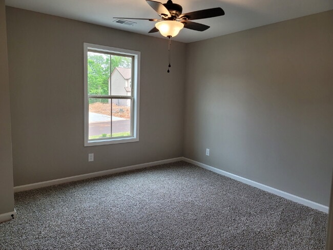 Building Photo - 231 Smithson Ln