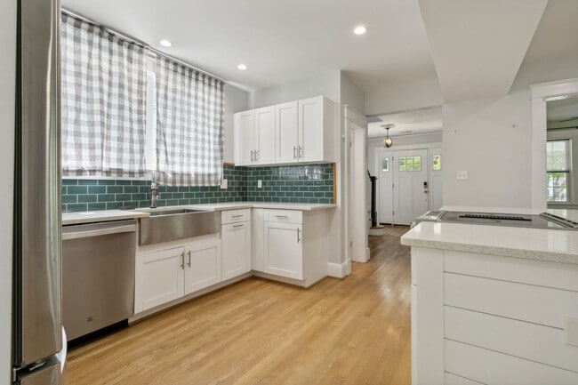 Building Photo - 1734 Hancock Ave