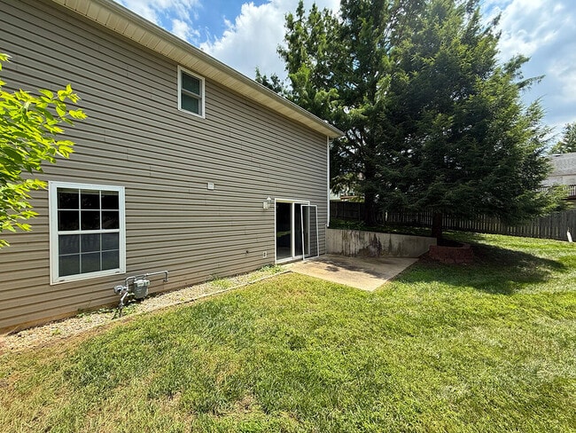 Building Photo - 1302 Look Out Ct