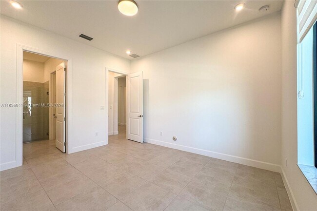 Building Photo - 2662 NW 87th Ter