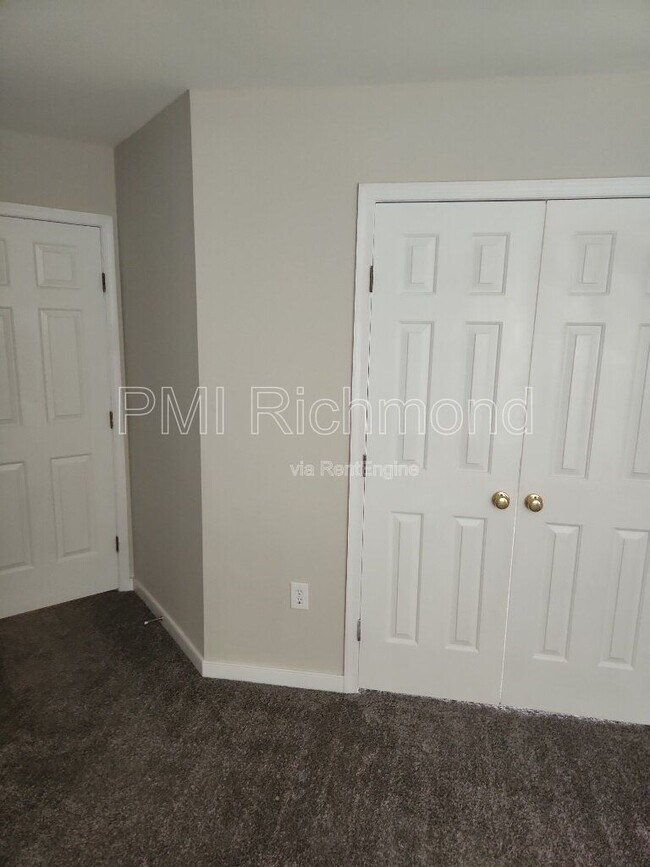 Building Photo - 6004 Manor Park Terrace
