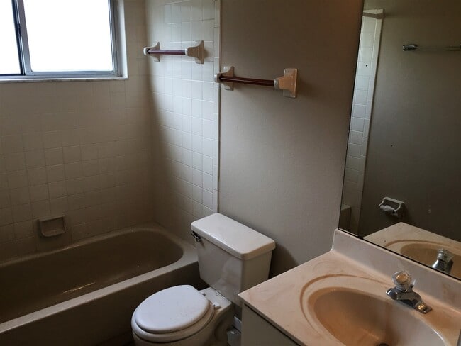 Building Photo - Available NOW! Adorable 2/2 located off of...