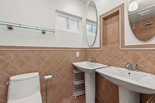 Building Photo - Welcome to Your Dream Home in Sunny San Di...