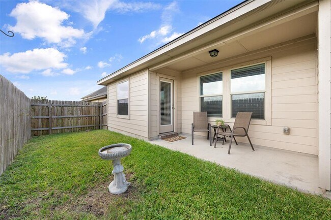 Building Photo - 208 Plata Ln