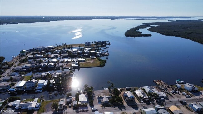 Building Photo - 4743 Pine Island Rd