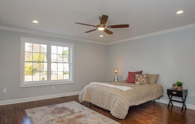 Building Photo - 777 N Main St