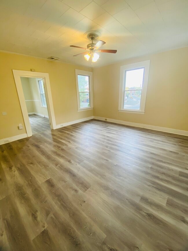 Building Photo - 7 Maple St