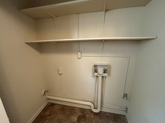 Building Photo - 1810 S Erie, Apt 1-4