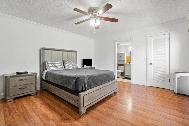 Building Photo - 2453 Waterside Dr