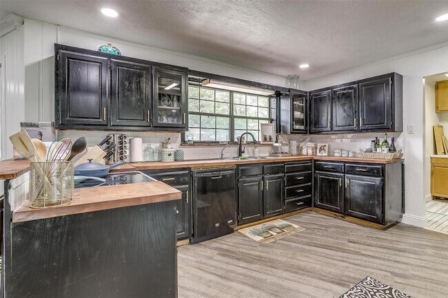 Building Photo - 8328 Tucson Trl