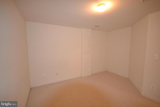 Building Photo - 2236 Sussex Way