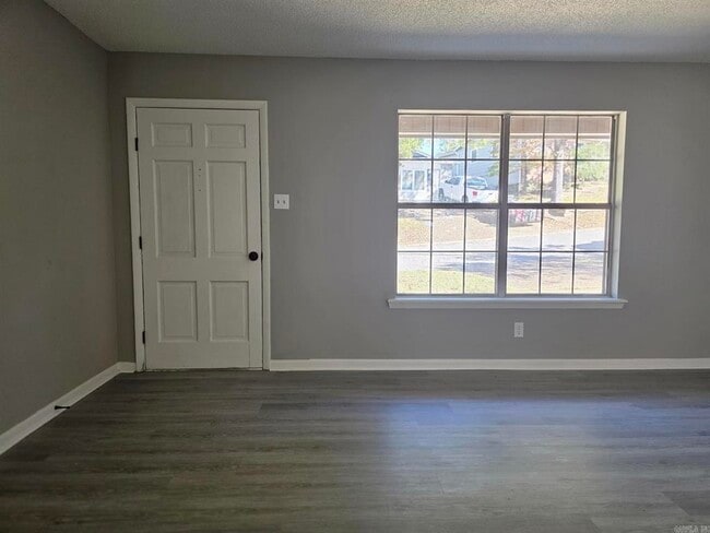 Building Photo - 216 Windhill Dr