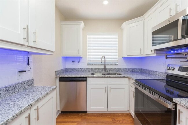 Building Photo - 2881 61st Ave N